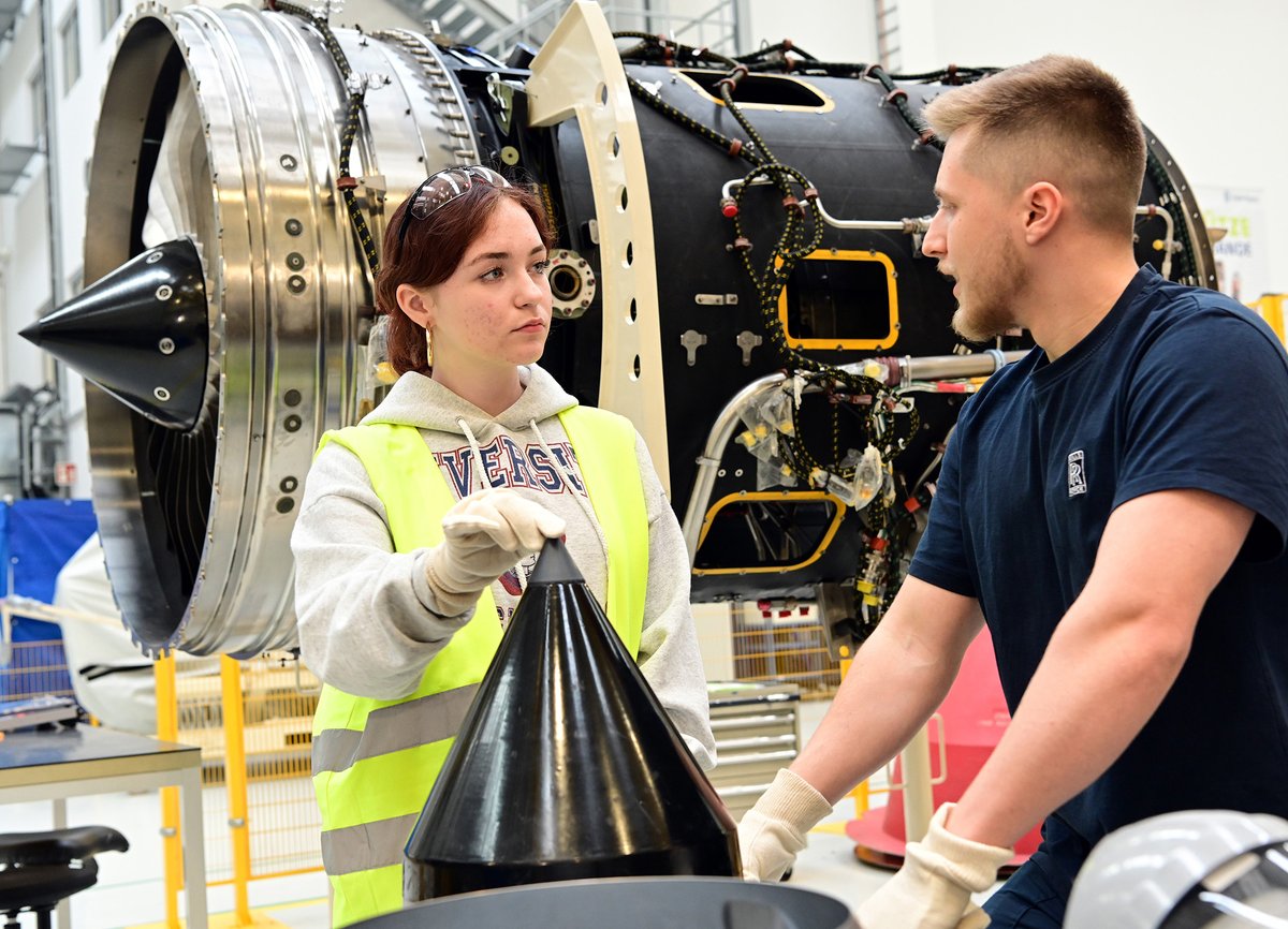 Als Triebwerksmechanikerin richtig durchstarten!

Am 🗓3. April 2025🗓 ist es wieder soweit - unsere Standorte Dahlewitz bei Berlin und Oberursel bei Frankfurt/Main nehmen wieder am #GirlsDay teil. 

Interessiert? Informationen zur Teilnahme gibt es hier:
rolls-royce.com/country-sites/…