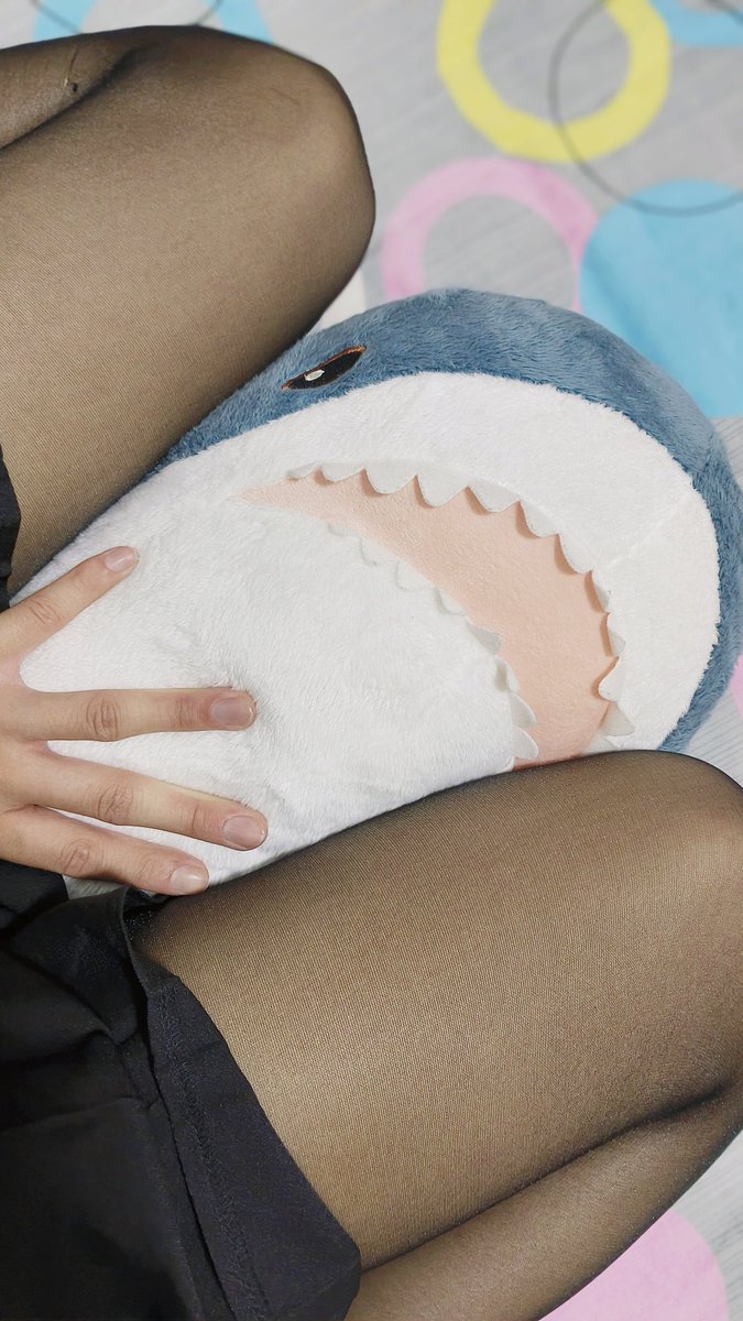 xiaohanhan255's tweet photo. 鲨鲨天天被压捏
#男娘 #黑丝 #裸足 https://t.co/5faR1dPeq3