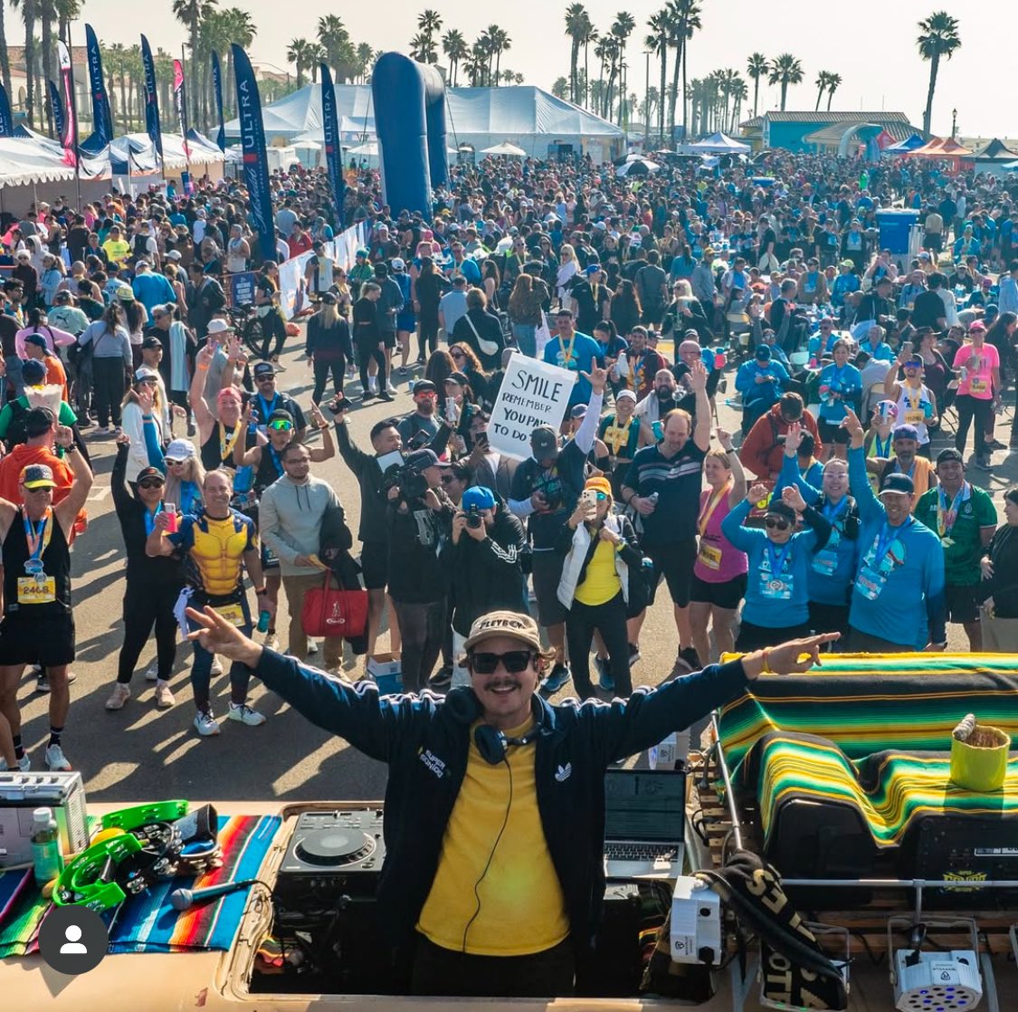 Great vibes today at Surf City Marathon 2025 ✨🌊🏁🌴🎶
