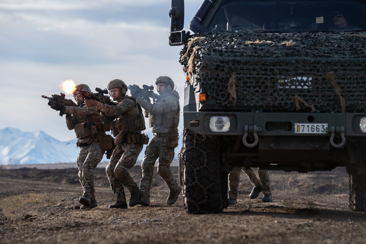 NATOBGRomania's tweet photo. #MondayMotivation
We start the week with our #belgian #comrads training in the #carpatians #mountains!
#wearestrongertogther because #WeAreNATO https://t.co/PZ1yN6rKuR