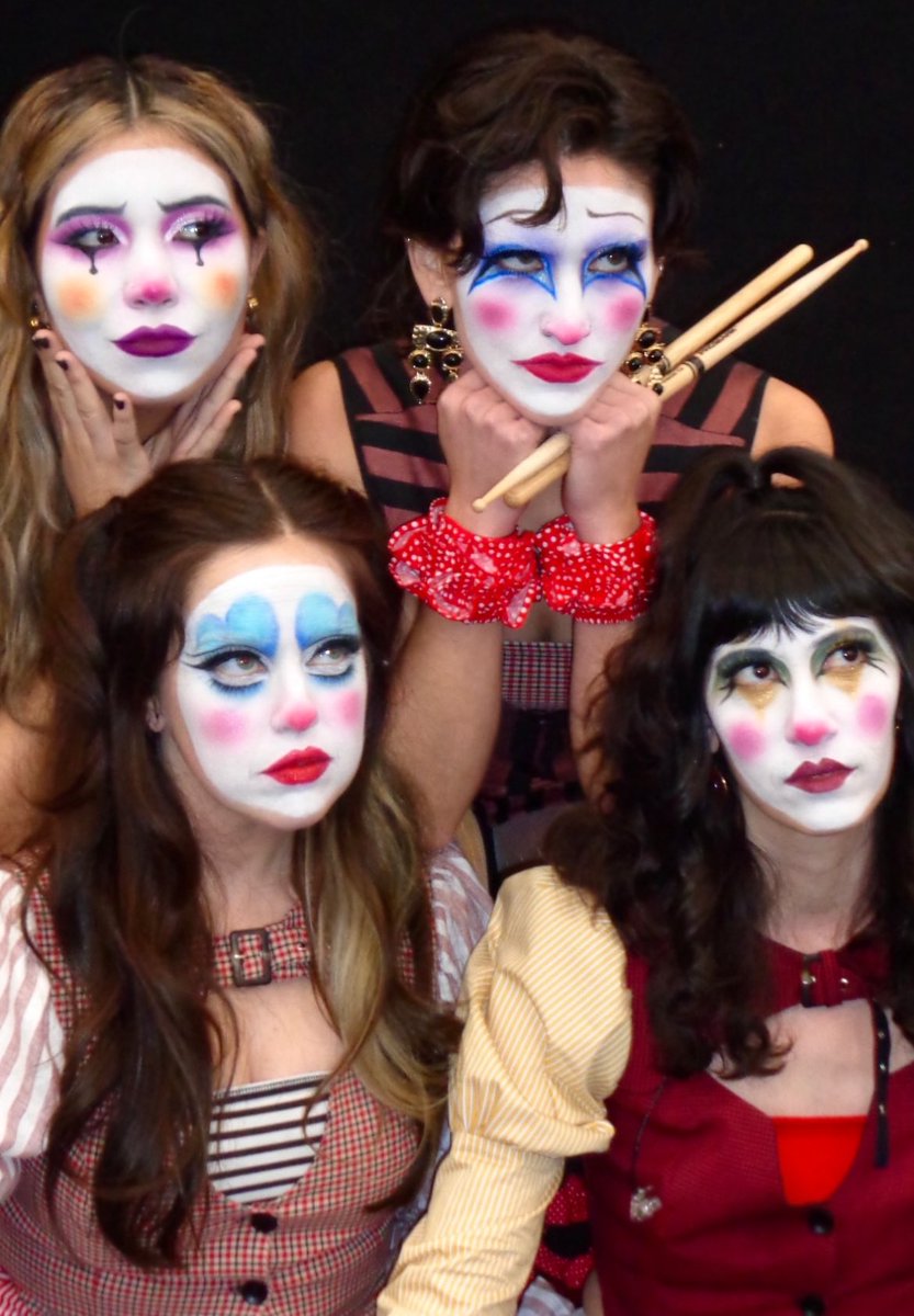 roanfiles's tweet photo. chappell roan’s band glam for the performance of ‘pink pony club’ at the #GRAMMYs. wow. https://t.co/m4QchaTVnU
