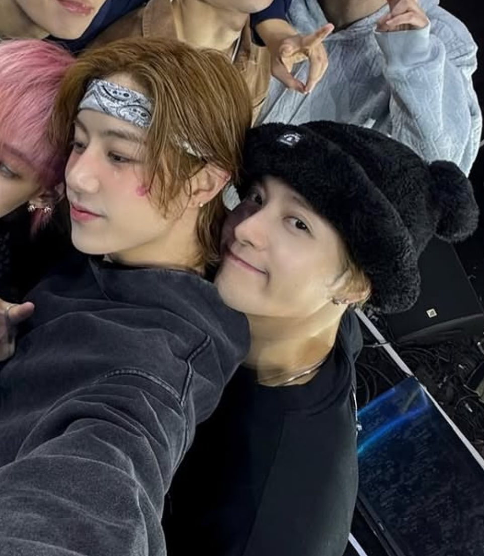 stereobams's tweet photo. NOT TO BE THAT PERSON BUT LOOK AT THIS MARKSON…… THEY’RE THE CUTESTTTTT SJSHSJHSSJS https://t.co/aRg1lhHkha