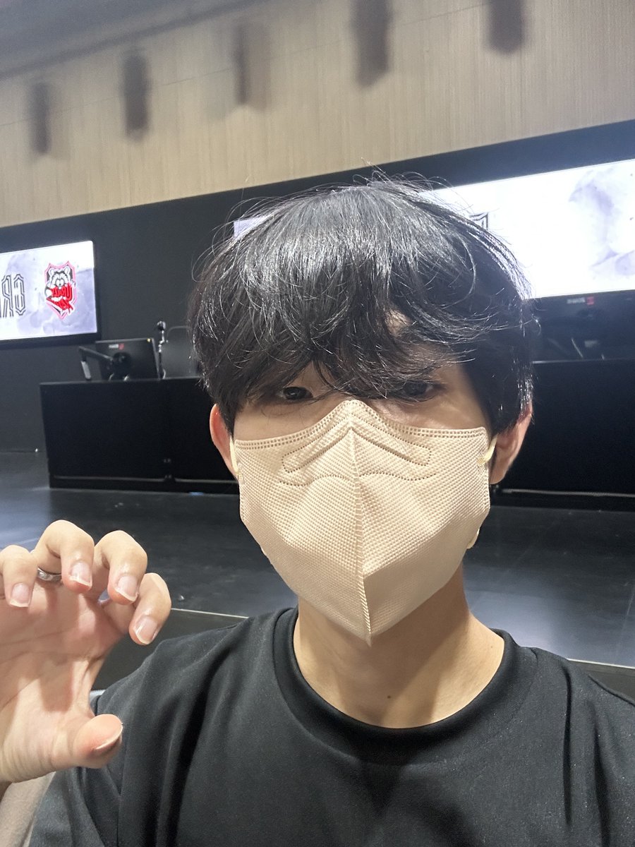 majigyeon's tweet photo. 늦게나마 올리는 엪티지 호랑이 포즈임니다
(희성님 때 너무 긴장해서 사진 요청을 까묵엇어요... ㅜ ㅜ)
#FTG #Prophet #vigilante #seonjun #vindaim https://t.co/1FDtydiPr9