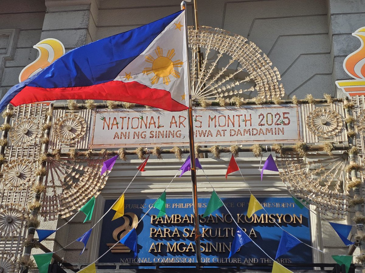 PIA_NCR's tweet photo. LOOK: The @NCCAOfficial formally opens 2025 National Arts Month (NAM) celebration by bringing together students and cultural agencies in elevating Philippine Arts to greater Filipino appreciation.
#NationalArtsMonth #PhilippineArt https://t.co/rJpjyUVGaz