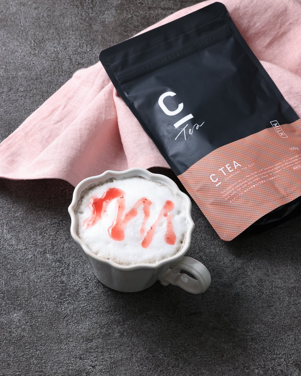 C_COFFEE_DIET's tweet photo. ミルクティーとよく合う
ホットベリーティーラテ🍓
------------------ꔫ----------------

冷凍ベリーをレンチンして #CTEA を入れ🥄でつぶして混ぜ混ぜ！ホットミルクとフォームミルクを足してストロベリーソースをかけたら完成！

ベリーは大きめにつぶして食感を楽しむのも◎🍓ŧ‹"ŧ‹"(　˙༥˙　) ŧ‹"ŧ‹"ﾓｸﾞ

飲みたいと思ったらコメントに🍓を連打！