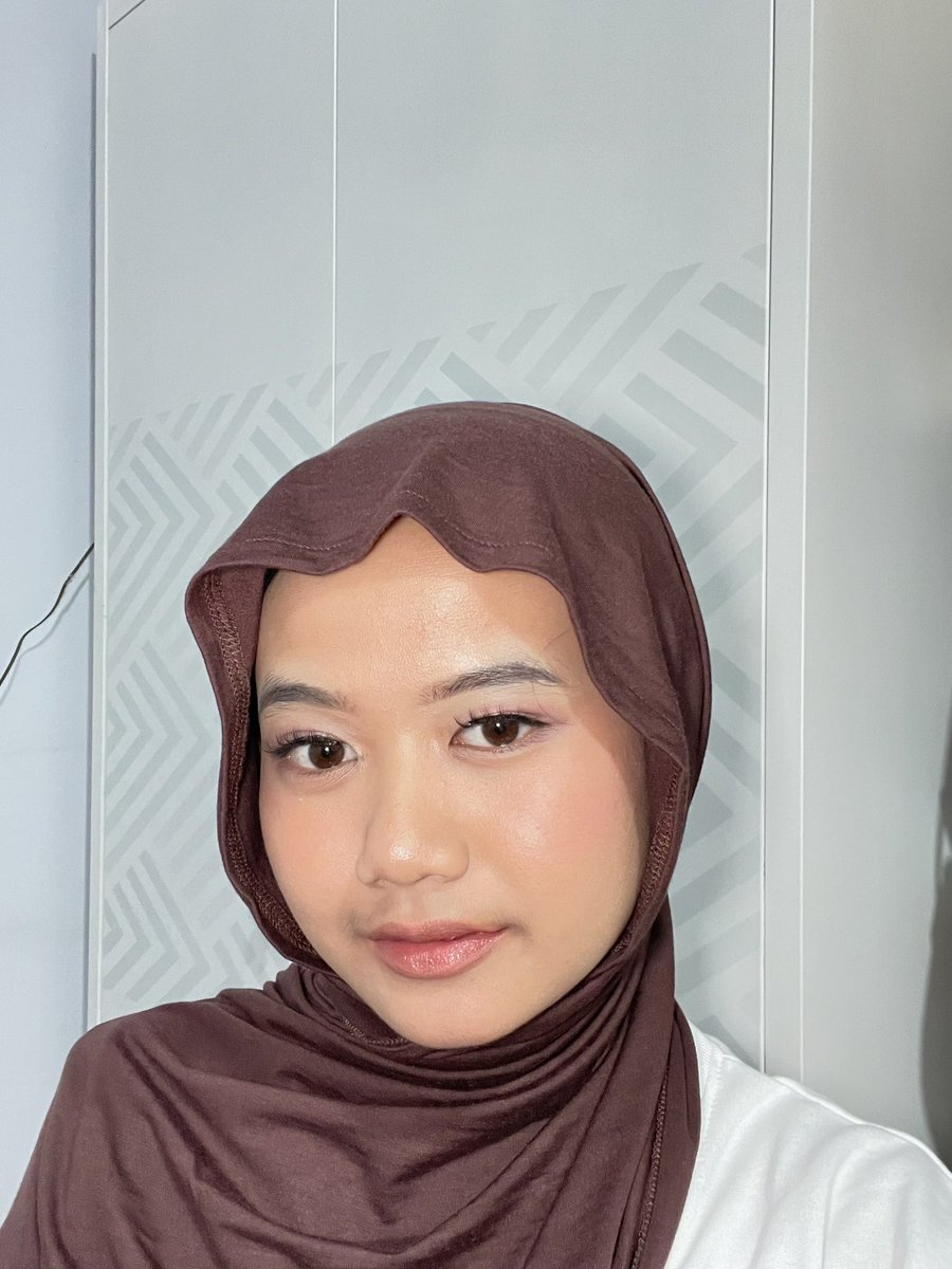 catypaw_'s tweet photo. fallin’ love with my makeup todayy 💖 flawless pwoll padahal cuma pake concealer https://t.co/eFLy6MPO7j