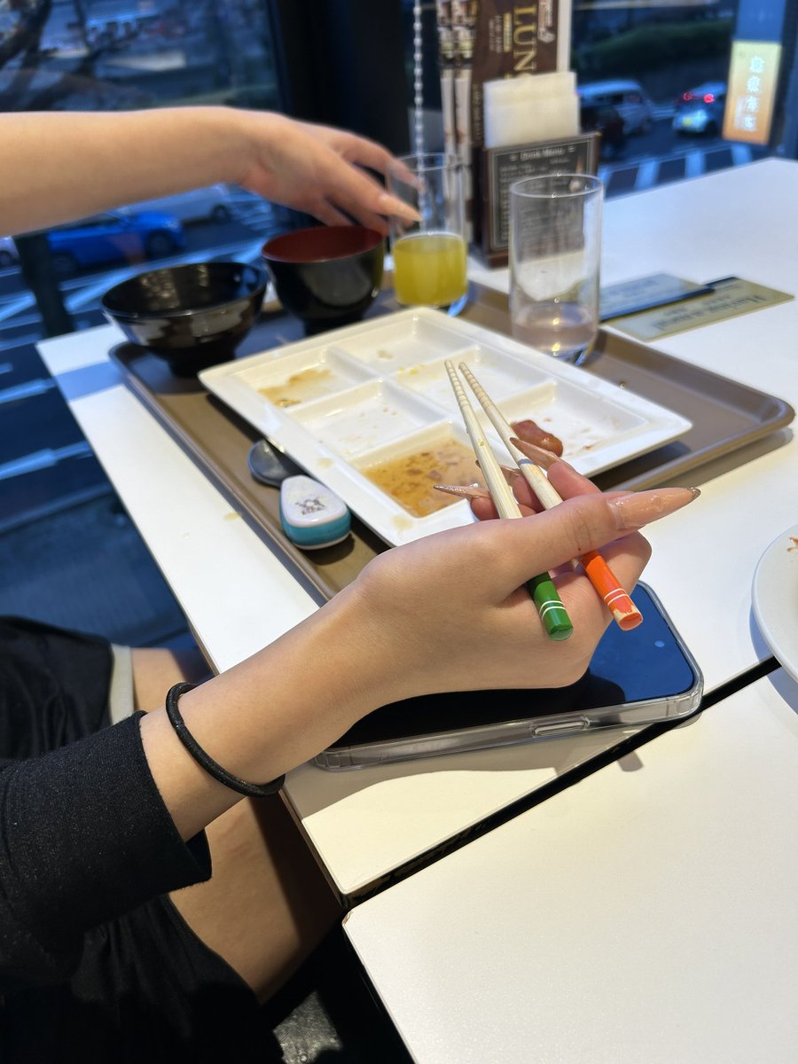 シージ民が揉めてる中、今日も嫁は平穏です。
子供用お箸使ってご飯。
