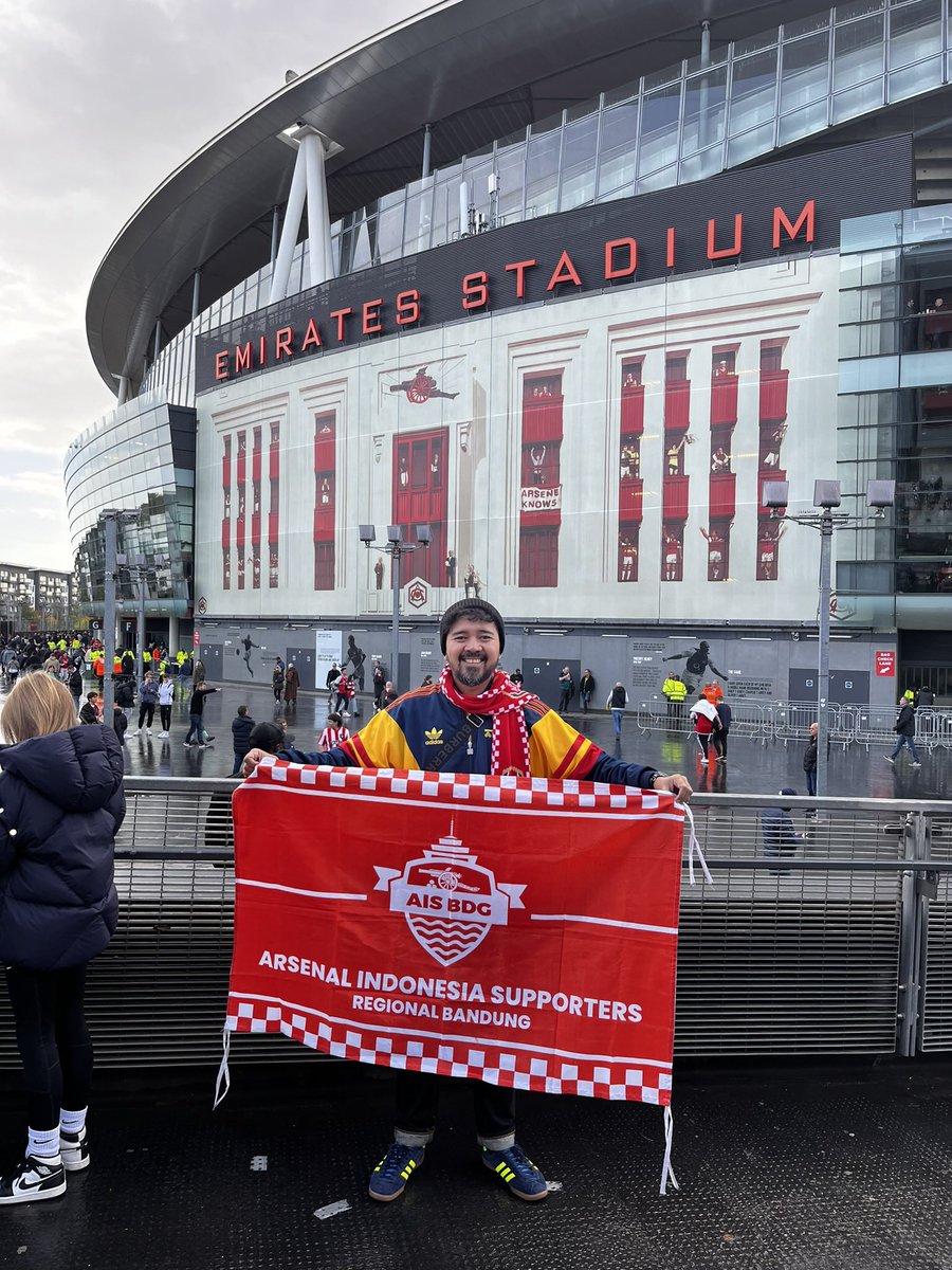 ganecamuslim's tweet photo. @IDGoonerscom Semoga para jamaah Arsenaliyah bisa segera menunaikan ibadah ke Emirates stadium. Saya doakan. Tipsnya adalah yakin, diucapkan dan diusahakan. https://t.co/CBCcT9dCdA