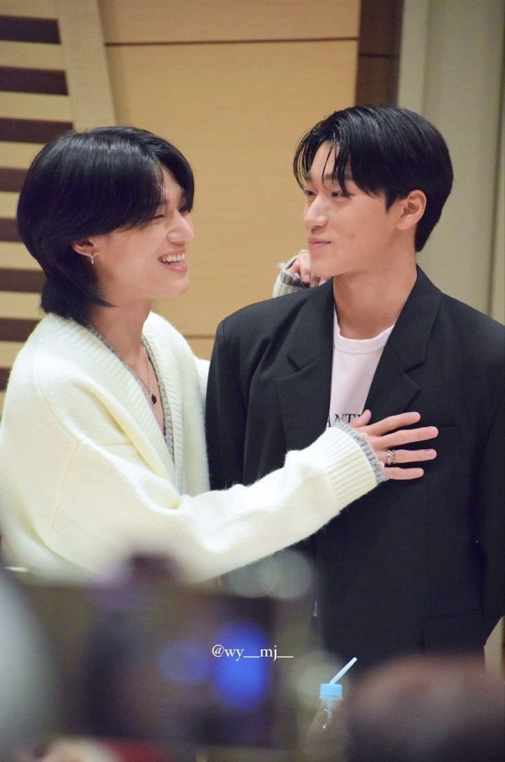 Good days and bad days will come
But the only person I think of is you
I’ve thought about this before
In the far away future
You and me, together.