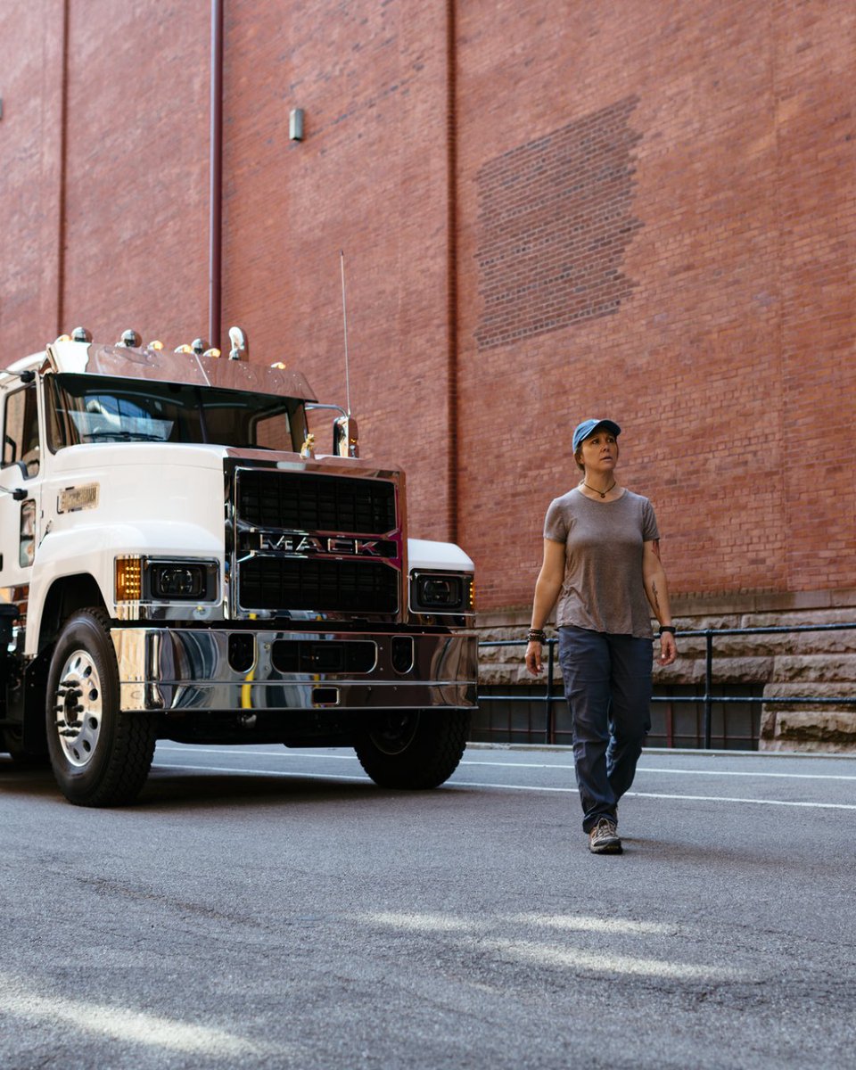 Macktruckingusa's tweet photo. Tough where it counts, smooth where it matters. #MackPinnacle https://t.co/w6SMZFQUjW