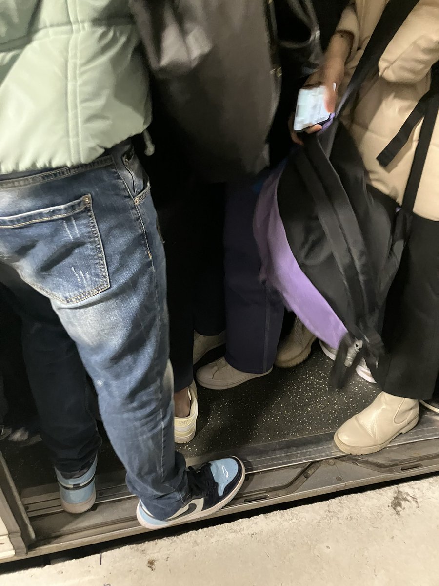 RatpFantome's tweet photo. Bonne journée sur la 13! 
@ClientsRATP @Ligne13_RATP https://t.co/VeuuETKusf