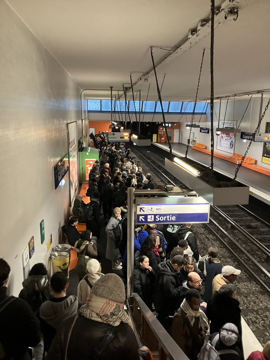 RatpFantome's tweet photo. Bonne journée sur la 13! 
@ClientsRATP @Ligne13_RATP https://t.co/VeuuETKusf