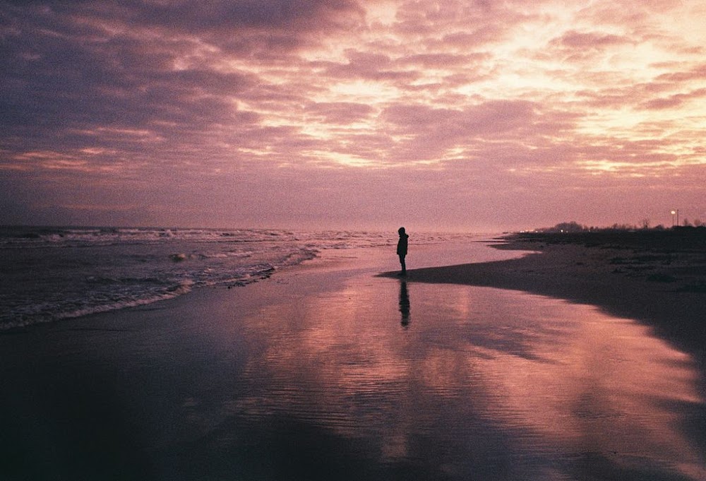 <a href="/Homvyoon/">Homvyoon</a> <a href="/nushinaam/">ɴᴜꜱʜ</a> <a href="/Gny_Photograpy/">Guney</a> <a href="/delu_traveler/">Deelusional | Curate The World's Digital Assets</a> <a href="/Cur8Labs/">Cur8</a> 🎯 Silent Dreamer
🎨 Lost Frames | 💎 8 pieces
⛓ Tezos | 👥 13 owners 
🎭 <a href="/Homvyoon/">Homvyoon</a>
💫 “Standing on the edge of the world, lost in dreams and reflections.
On 35mm film negative”