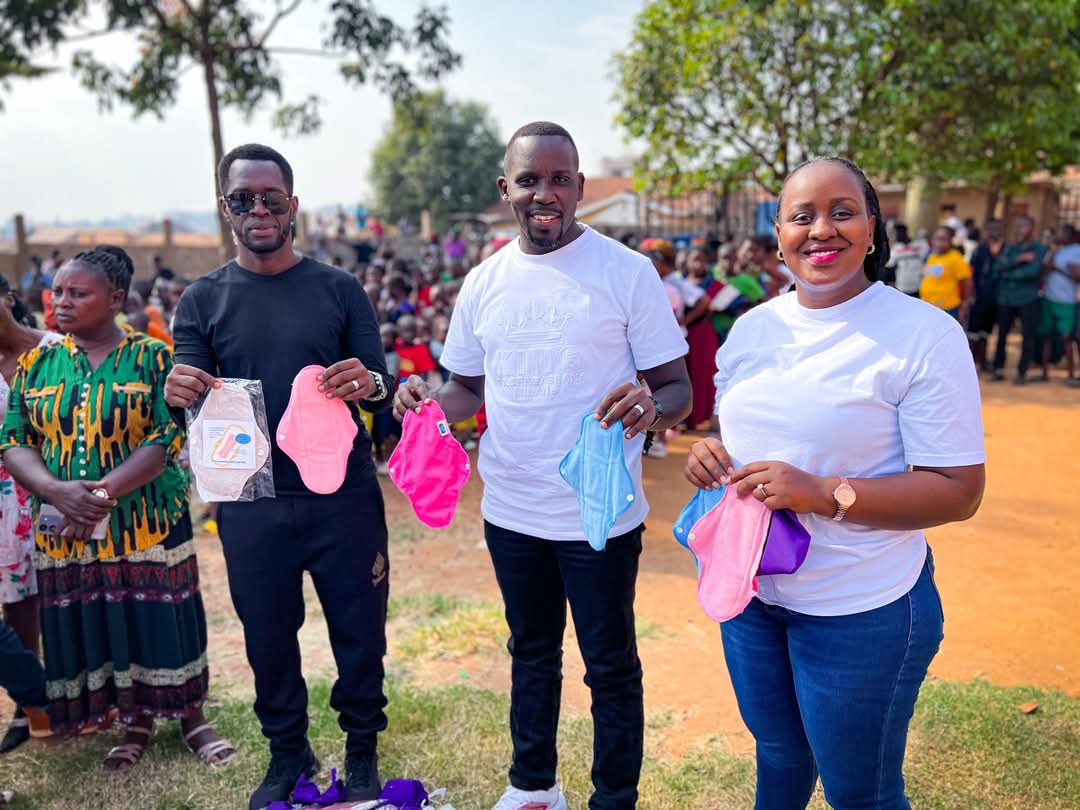 jsf_foundation's tweet photo. Yesterday, we gave out Reusable sanitary towels &amp; bags to school going girls and other elements to women and children of Mulimira zone in Bukoto 1 parish- Nakawa West. 

As a foundation, we shall continue to advocate for menstrual equity for all, and improving the people's lives https://t.co/FGQEMdFRtV