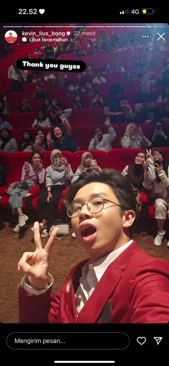 fatrichiy's tweet photo. #imkevin yang penting selfie, beneran kayak di kejar deadline anak ini klo foto😹 https://t.co/uJF549ZToU