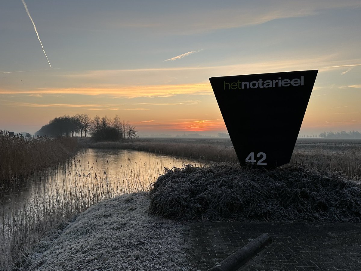 Goedemorgen in #depolder !
#ijskoud #emmeloord #noordoostpolder #notaris #mooieluchten #Flevoland  #flevolandscapes