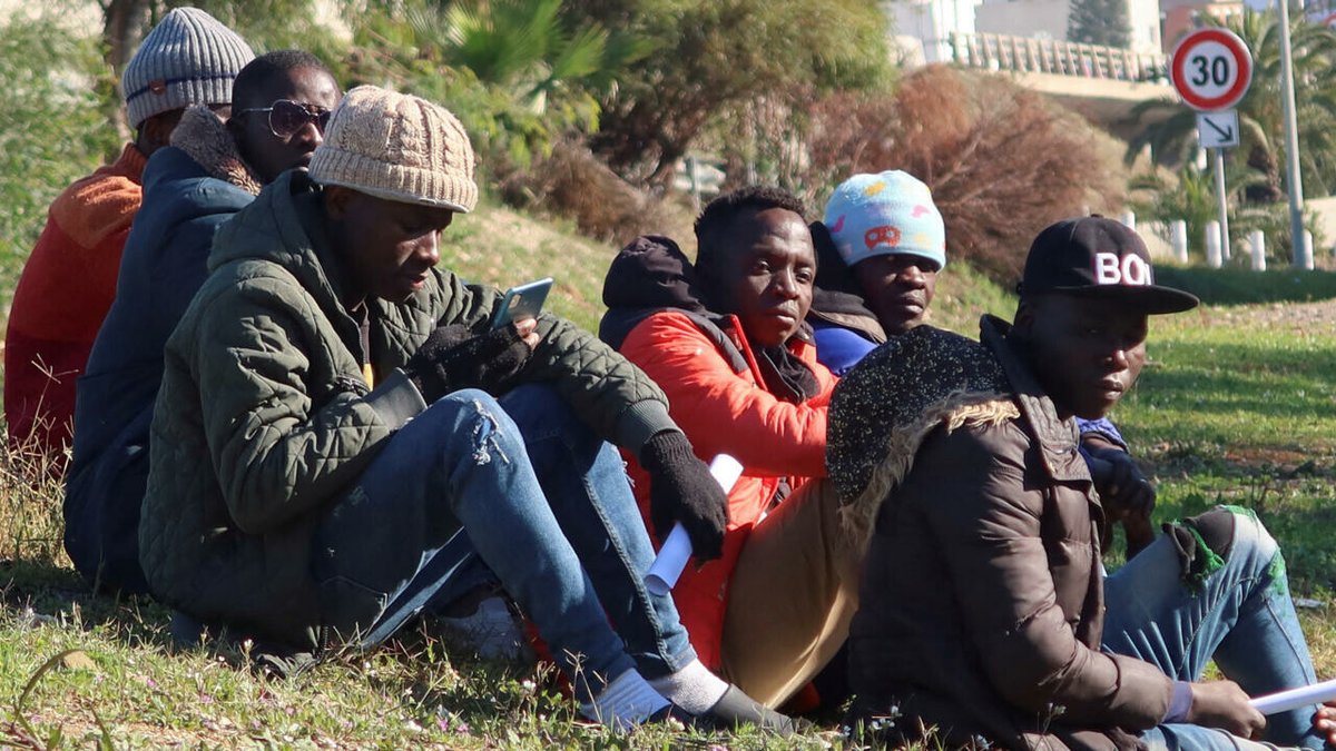 RFI's tweet photo. Un vaste réseau d'escroquerie piège de jeunes Ivoiriens tentés par un départ vers l'Europe
➡️ https://t.co/2CAVKyvq9n https://t.co/5o0AnxsIf2