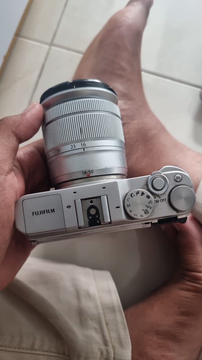 _AhsinFauzi's tweet photo. @ezash WTS
Gw mau jual kamera Fujifilm XA3, kondisi lengkap. Cuma agak item karena gesekan tas aja.
Gw jual 3jt boleh nego dikit.
Lokasi jakarta pusat/selatan
#WTS #KhilafClubJanuari https://t.co/0sneLTWIl8