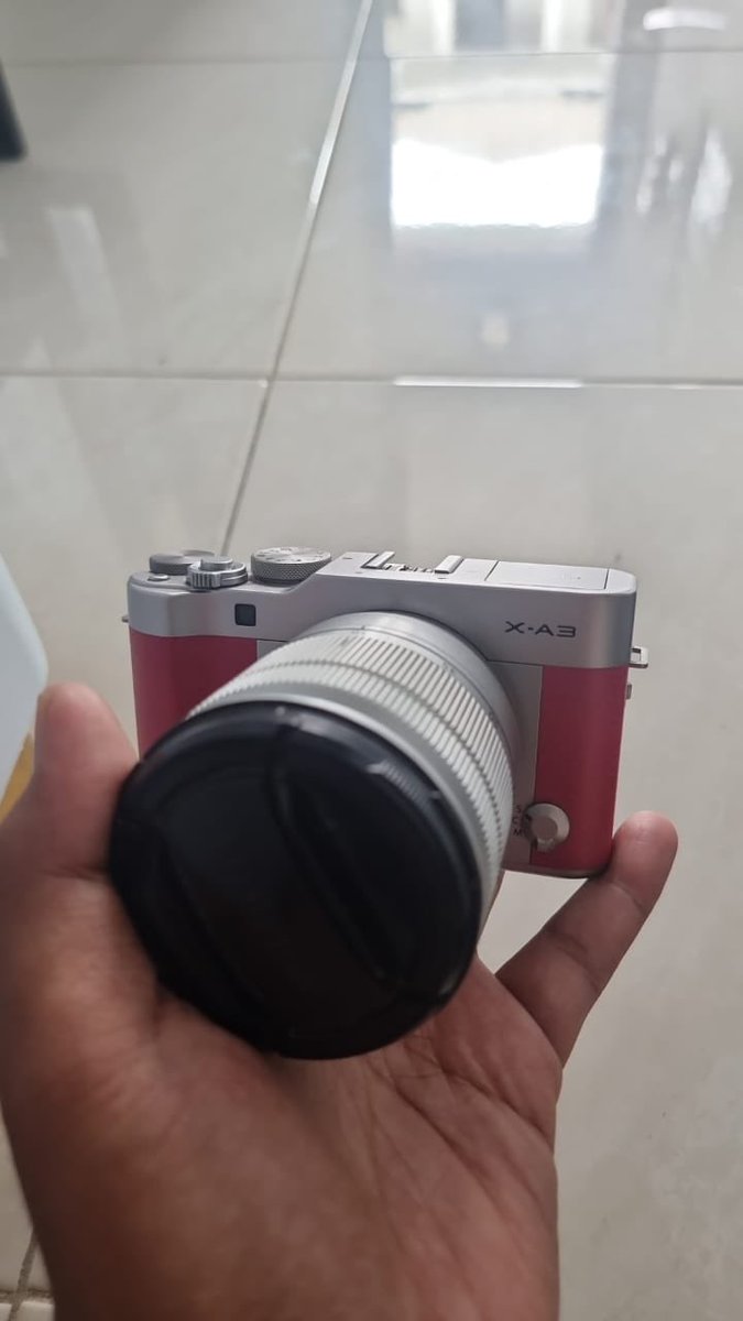 _AhsinFauzi's tweet photo. @ezash WTS
Gw mau jual kamera Fujifilm XA3, kondisi lengkap. Cuma agak item karena gesekan tas aja.
Gw jual 3jt boleh nego dikit.
Lokasi jakarta pusat/selatan
#WTS #KhilafClubJanuari https://t.co/0sneLTWIl8