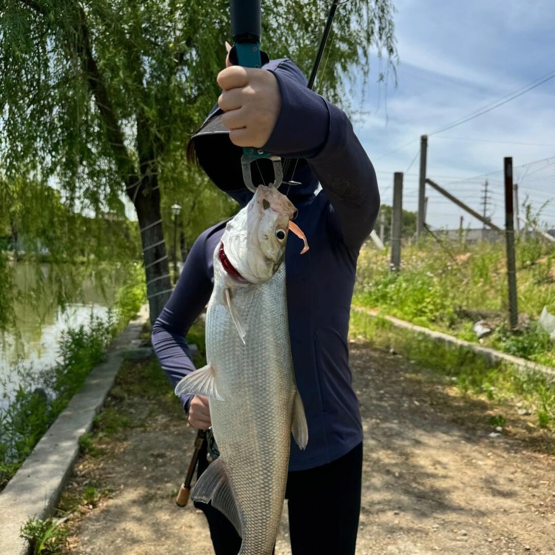 keosreynech's tweet photo. 🌞 釣りの際は、全方位で日焼け対策をして肌を守りましょう！ 🎣🧴

#釣り日焼け対策
#日焼け止め
#海釣り女子
#釣り装備
#アウトドア防護
#肌の保護
#釣りライフ
#日光の下での釣り
#釣り https://t.co/GG3tyC7Wfm