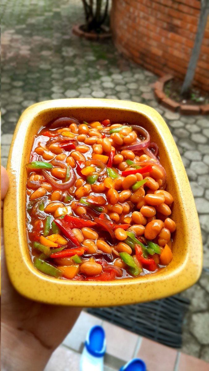 ChefRumbie's tweet photo. Baked beans with color 👌🏽 🫘 
#bakedbeans 
#personalchef
#travelingchef #cheffie 
#vitiligochef #cooktok #scoffmaster #fyp #zimtiktok #femalechefs #africanchef #zimchefsOG #privatechef #chefrumbie
#zimbabwean #zimbo https://t.co/X3Kbp7xpfv