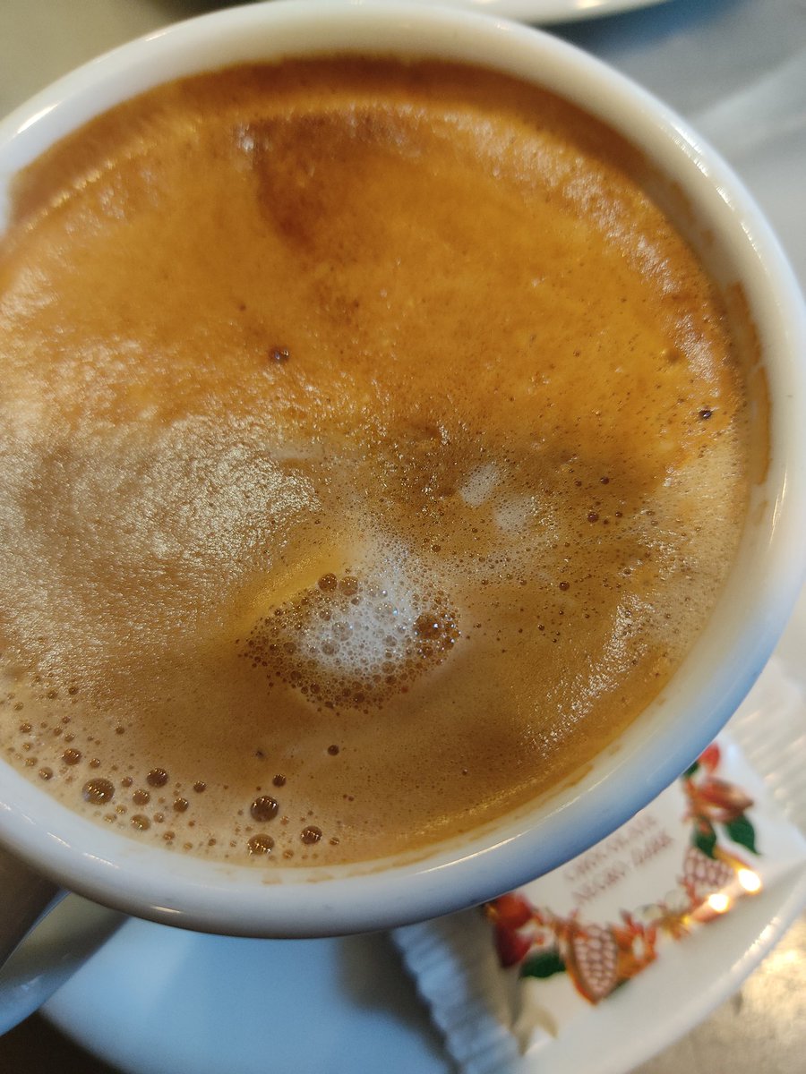 Lunes y primera toma de contacto con la "guarde" de la bicha. Nunca un café ha sido tan amargo.