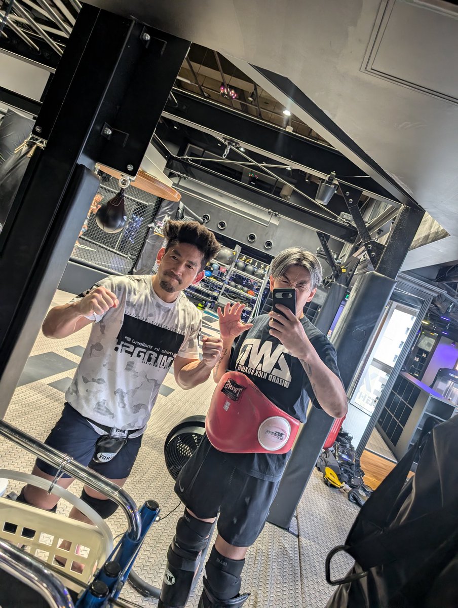 wizard0420kazu's tweet photo. 日曜日を利用して、2日間にかけて白須選手の最終調整🥊
不安視してた部分も改善されて、点と点が線でつながったイメージ👌
後はやるだけ🔥
共に勝利を❗️
#白須康仁
#契約トレーナー
#LLCWIZARD
#k1wgp
#忙しいのは光栄な事
#まだまだ暇やで https://t.co/j7EUYuZjd5