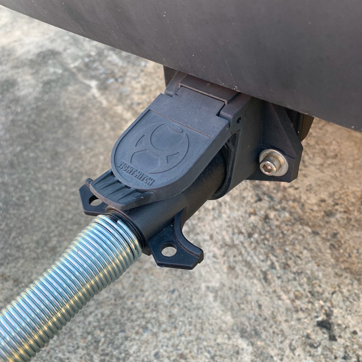 JSPTOKAI's tweet photo. 7極コネクターのご紹介です🧑🔧
アルミ製とプラスチック製の2種類をご用意しています💪
【アルミ製】
ヒッチメンバーと一体感がでてカッコイイ!
【プラスチック製】
塩害に強く腐食しづらい!
あなたはどっち派👀?
#JSPTOKAI #ジェッ活 #水上バイク #ジェットスキー #PWC #jetski #7極コネクター https://t.co/5VvCAZgRmo