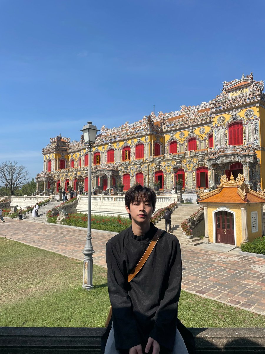 _CONG_twt's tweet photo. A golden day in Huế 🌤️✨

#콩비 #CONGB https://t.co/b5hC6fwwA9