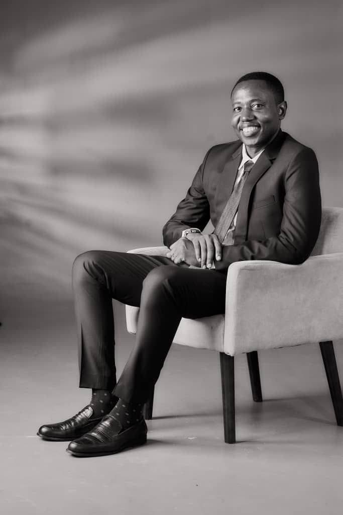 Kwa ndoto yoyote uliyonayo kwenye maisha yako, kuna watu HAWATAKUELEWA kabisa. 

Na wote ambao hawakuelewi huwa wana SABABU ZAO.

Wapo ambao HAWAAMINI katika uwezo. 

Yaani, wakiangalia unachotaka na wakipima uwezo wako wanaona HAIWEZEKANI.

Hawa wameshau historia ya vita ya