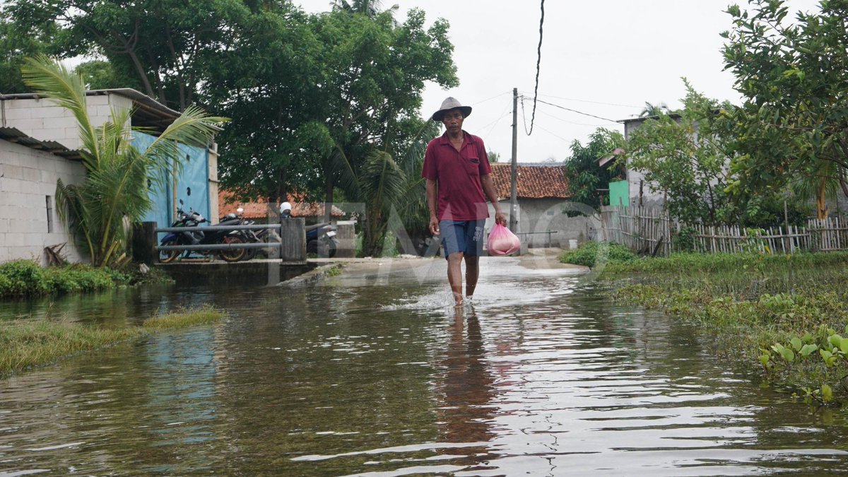 tempodotco's tweet photo. Desa Kohod Teremdam Banjir Akibat Sodetan Kali Diuruk Pengembang..

📷Tempo/Ilham Balindra

#TempoFoto https://t.co/We0h5frKh6