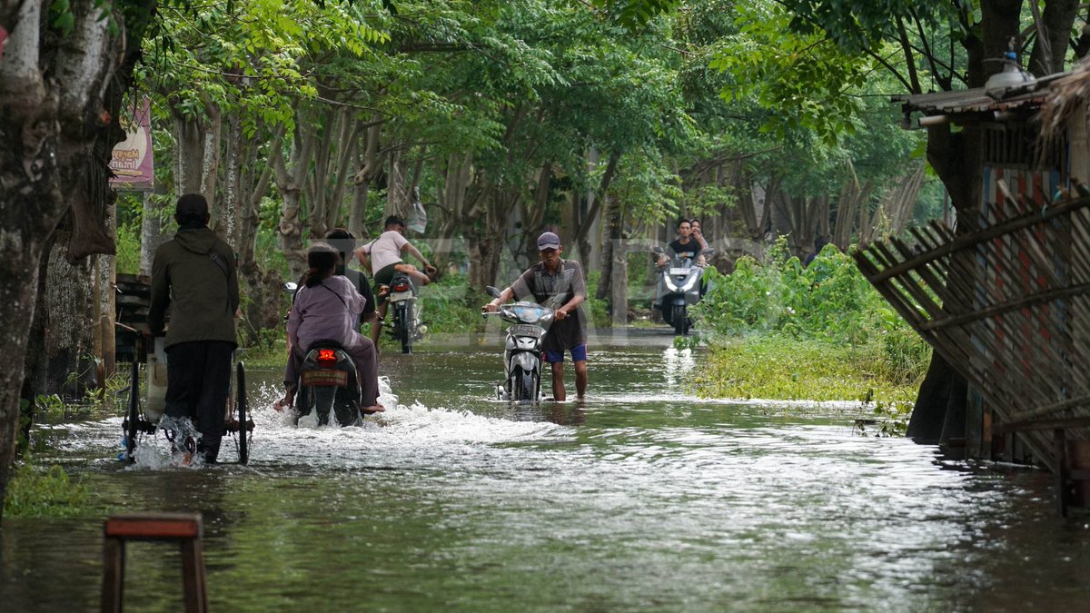 tempodotco's tweet photo. Desa Kohod Teremdam Banjir Akibat Sodetan Kali Diuruk Pengembang..

📷Tempo/Ilham Balindra

#TempoFoto https://t.co/We0h5frKh6