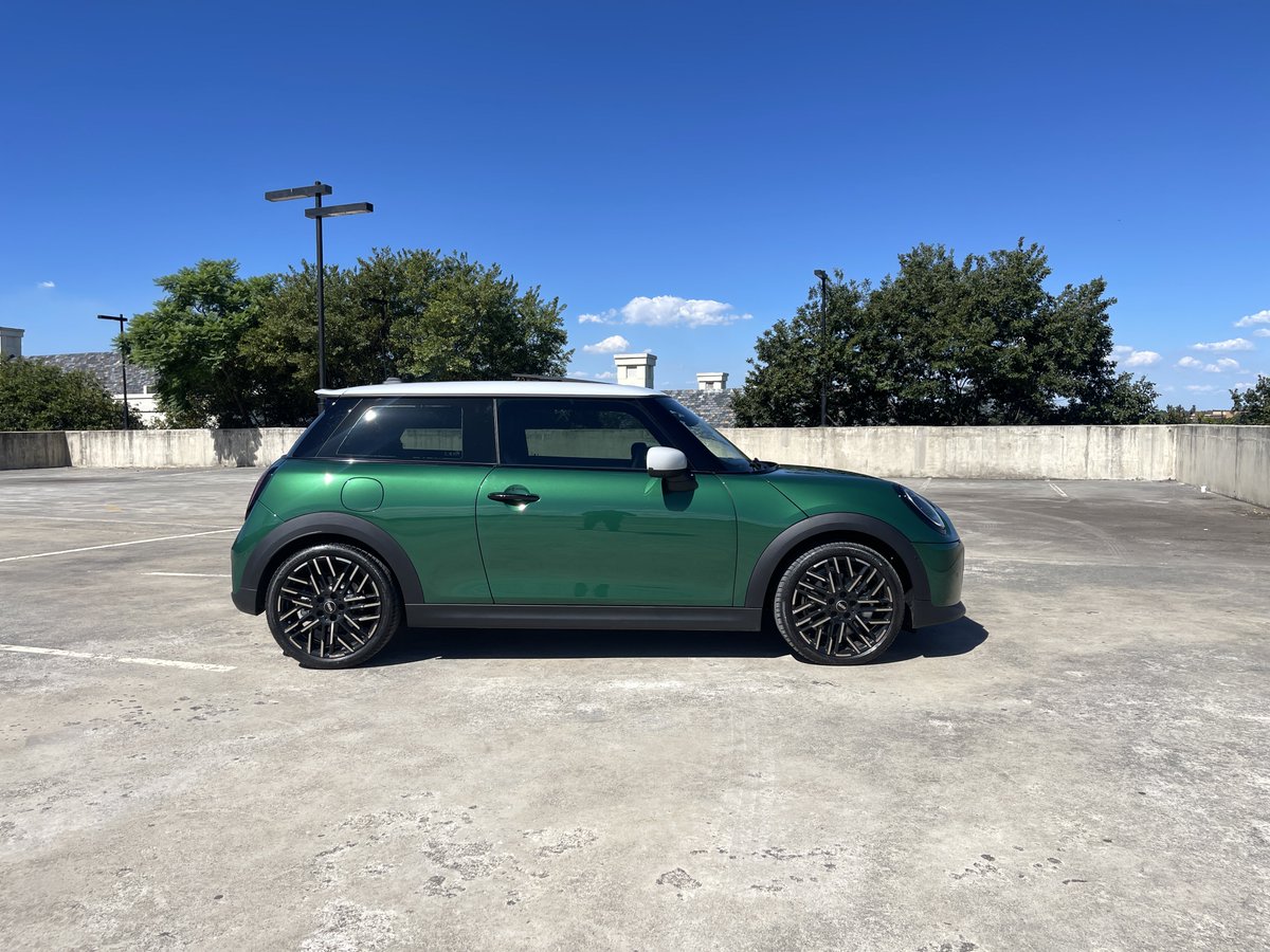 khuleonwheels's tweet photo. Today, we welcome the fifth-generation MINI Cooper S 3-door hatchback. The iconic hatch has undergone a design update but still retains its traditional, familiar look. It now features a new octagonal grille, triangular taillights, and… #MINISA #MINICooperS #MiniCooper https://t.co/Z9YXZzCUSM