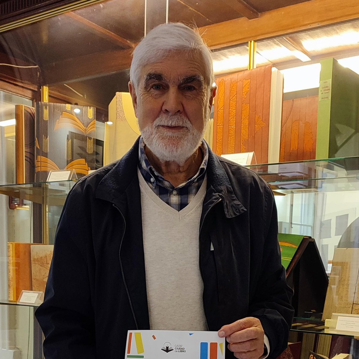 BMCadiz's tweet photo. 📚Él es nuestro #lectordelmes, tú puedes ser el próximo o la próxima porque cada mes buscamos a la persona que más lee y os contamos un secreto: cada vez sois más
¡Enhorabuena, Tomás! https://t.co/svtXWsnhsk