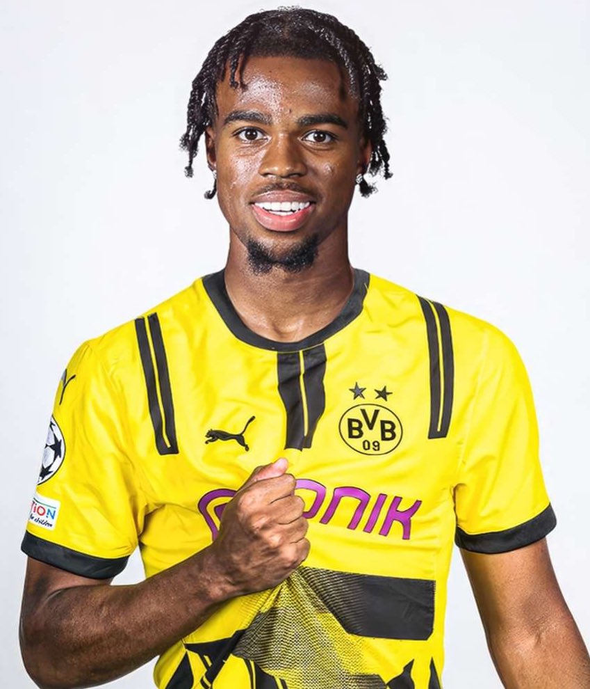 🩺 Carney #Chukwuemeka ist gestern Nacht in Dortmund angekommen und wird heute den Medizincheck absolvieren.

🗞️ <a href="/JacobsBen/">Ben Jacobs</a> 

#BVB