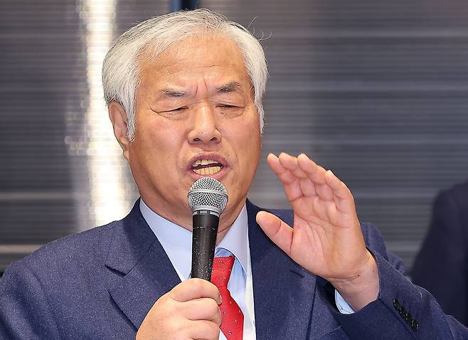 경찰 "전광훈, 내란선동 혐의 입건"..서부지법 폭동 배후 수사 amn.kr/51817
“판사 및 야당 정치인 협박 게시글 수사, 121건 입건 전 조사, 피의자 3명 검거”