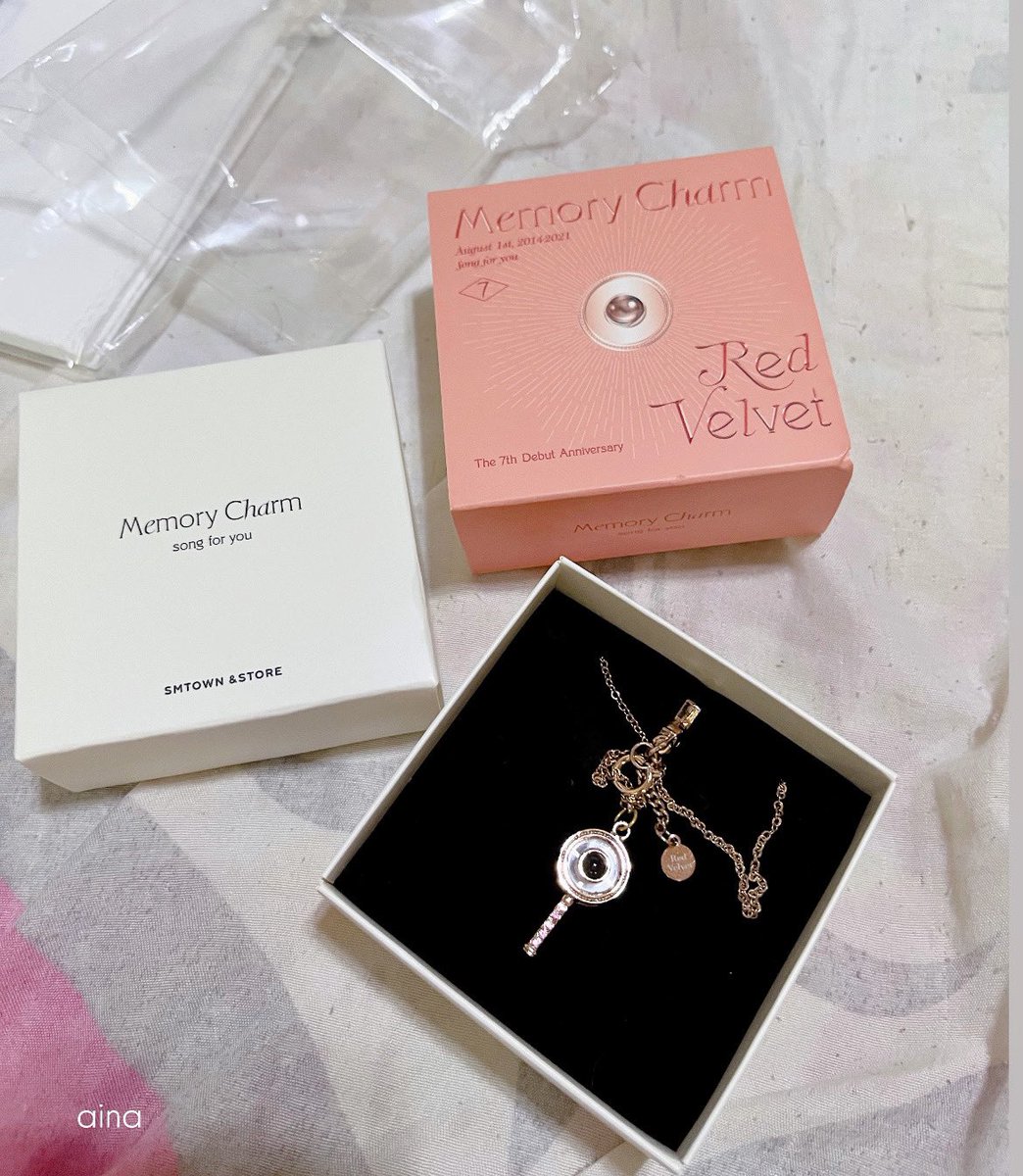 hanni_bee10's tweet photo. wts lfb ph 
Red Velvet Memory Charm 
(Joy Version) 💚 

 — ₱2,500 

Pm https://t.co/56TmaojAYn