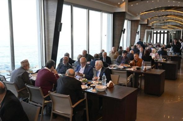 أقامت الهيئة الإدارية ل"ملتقى بيروت" فطوراً صباحياً في مطعم الصياد - عين المريسة، حضره النائب فؤاد مخزومي وأعضاء الهيئة العامة للملتقى وعدد من الضيوف. تحدّث في الحفل رئيس الملتقى الدكتور فوزي زيدان مرحباً، وعدّد بإيجاز الأنشطة التي قامت به الهيئة الإدارية منها، زيارات إلى