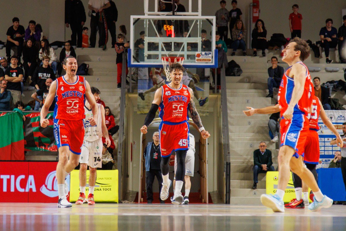 BCMestre1958's tweet photo. Iniziamo la settimana con la carica dei nostri ragazzi 🔥🔥🔥

📸 Stefano giacomazzi 

#geminimestre https://t.co/lOPJr6l0ko