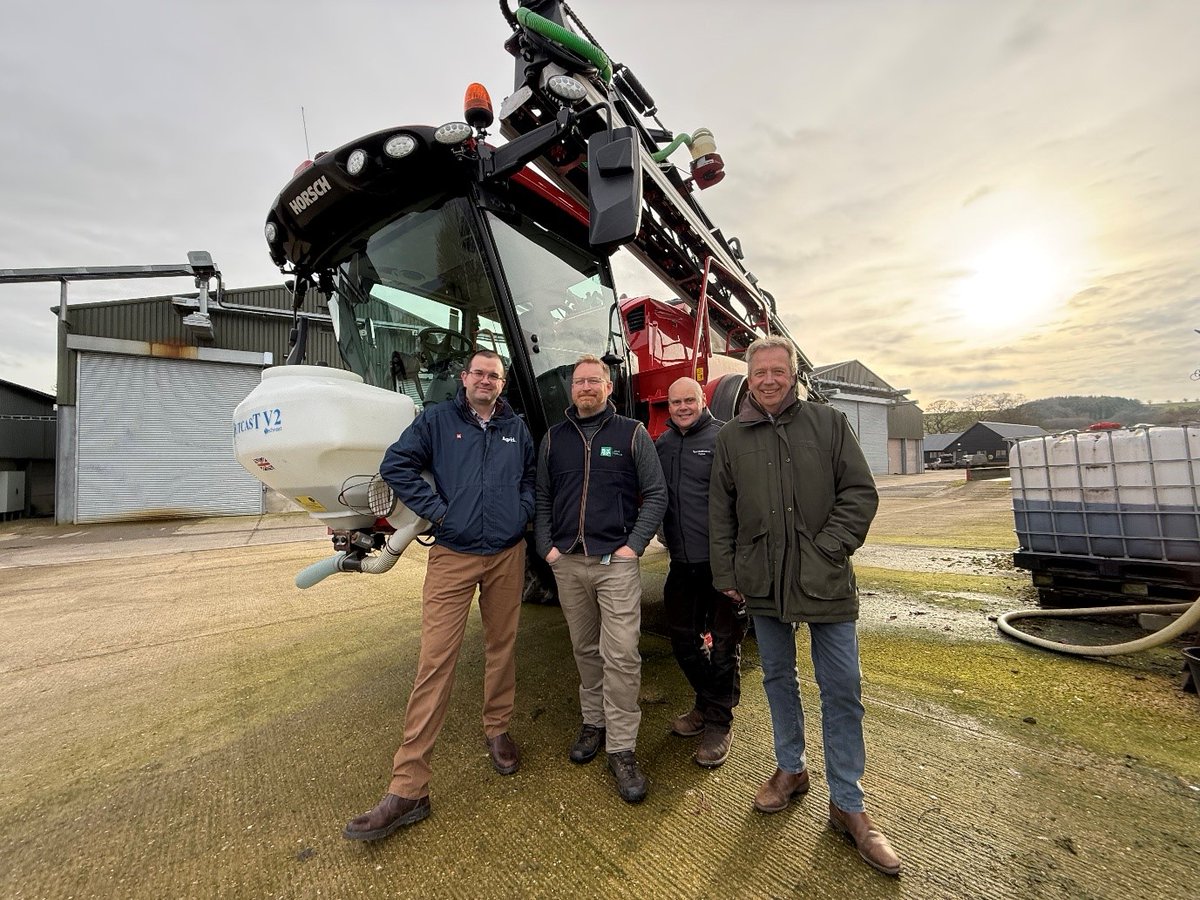 Agrii (@agriiuk) on Twitter photo Fertiliser additive 'Agrii-Fortis CP' delivers big savings & improves soil health 🌱
Sparsholt Manor Farms cut nitrogen use by 27%, slashed carbon emissions, & improved their income from carbon trading - without losing yield 👏
Read more 👉 loom.ly/KJeMieI
<a href="/snappywombat/">Tom 'Wombat' Perrott</a> Fertiliser additive 'Agrii-Fortis CP' delivers big savings & improves soil health 🌱
Sparsholt Manor Farms cut nitrogen use by 27%, slashed carbon emissions, & improved their income from carbon trading - without losing yield 👏
Read more 👉 loom.ly/KJeMieI
<a href="/snappywombat/">Tom 'Wombat' Perrott</a>