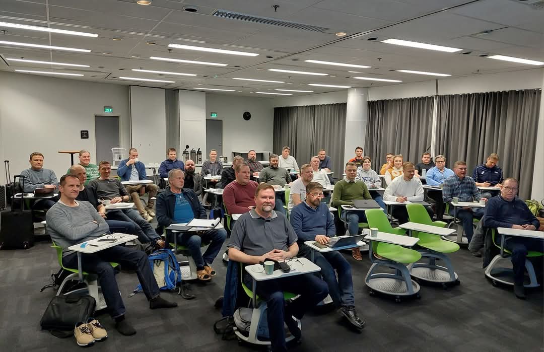 SLEL_ETR's tweet photo. Cup finaalit ja tuomarikoulutus ne yhteen soppii, kun ne viikonloppuna pantiin kahdeksi päiväksi sammaan koppiin 🤩 #lentopallo #tuomari https://t.co/1mRRTQWjV0