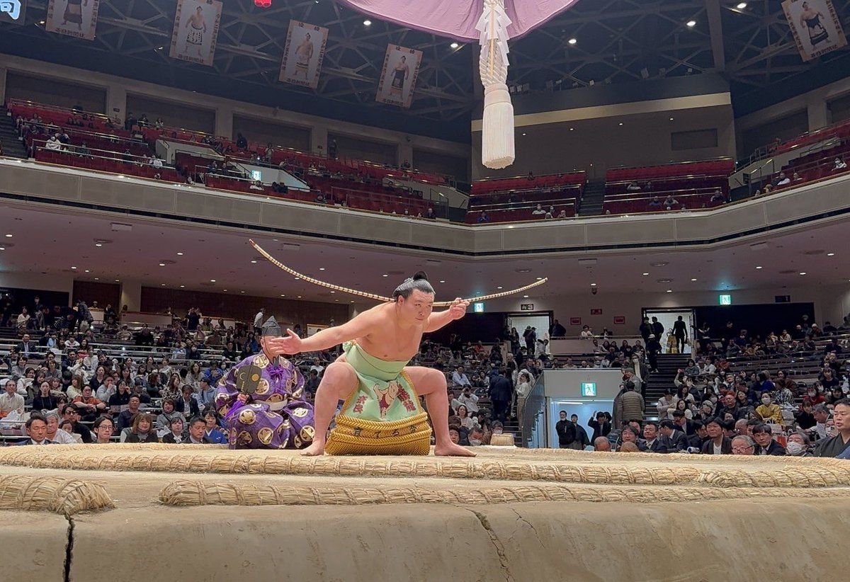 弓取式は朝乃若

#徳勝龍引退千田川襲名披露大相撲