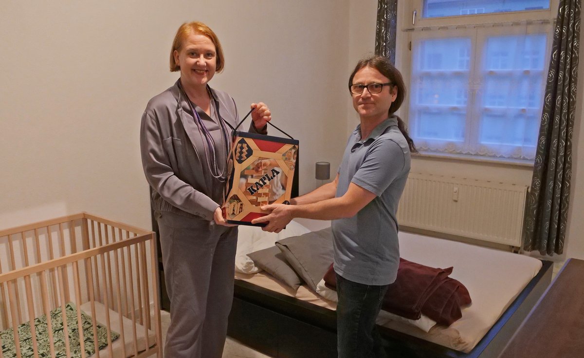 BFKMänner (@gewaltschutz) on Twitter photo Bundesfamilineministerin <a href="/lisapaus/">Lisa Paus, MdB</a> hat die erste Väterschutzwohnung Deutschlands in Dresden besucht. is.gd/u8GJ5O Wir freuen uns über das Interesse am #maennergewaltschutz und wünschen uns weitere Unterstützung. Betroffene finden #hilfe auf ohne-gewalt-leben.de Bundesfamilineministerin <a href="/lisapaus/">Lisa Paus, MdB</a> hat die erste Väterschutzwohnung Deutschlands in Dresden besucht. is.gd/u8GJ5O Wir freuen uns über das Interesse am #maennergewaltschutz und wünschen uns weitere Unterstützung. Betroffene finden #hilfe auf ohne-gewalt-leben.de
