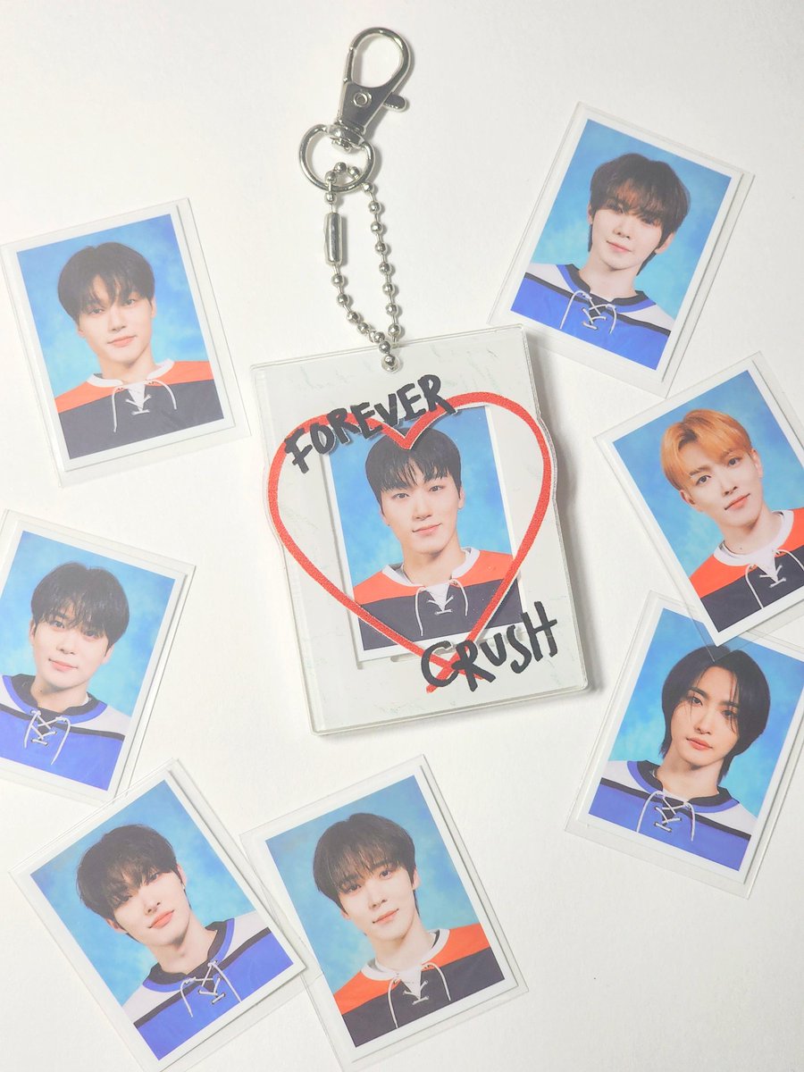 my3anshine's tweet photo. Next one is this cute acrylic id photo holder buatan @kulkit_id ❤️

Mereka juga buat produk² dan cahol² lucu lainnya but of course aku menahan diri untuk tidak beli cahol kebanyakan 🧍🏻‍♀️ https://t.co/mGkFvV9J6I