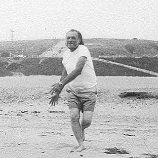 İnsanlar mizah duygusundan yoksunlar,
kendilerini fazla önemsiyorlar.
#Bukowski #i̇lhamperisineoynamak