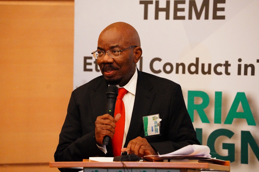 ZenithBank's tweet photo. Founder/Chairman of Zenith Bank PLC, Mr. Jim Ovia CFR and Dame Dr. Adaora Umeoji OON, GMD/CEO Zenith Bank PLC during the official signing of the Nigerian Foreign Exchange Code (FX Code) at the Central Bank of Nigeria (CBN) office in Abuja, recently.

The Nigerian FX Code are operational guidelines for the foreign exchange (FX) market designed to promote transparency, fairness and integrity in the FX market.

#ZenithBank #CBN #NGFX