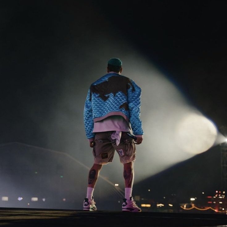 CBnowblog's tweet photo. Chris Brown fez 40 shows na 11:11 tour, foram 730 mil ingressos vendidos, esgotou 300 mil ingressos em 2 continentes diferentes no espaço de 3 horas.

Ele fez tudo isso apenas com sua equipe, sem patrocínios. https://t.co/VR3ncAmTKD