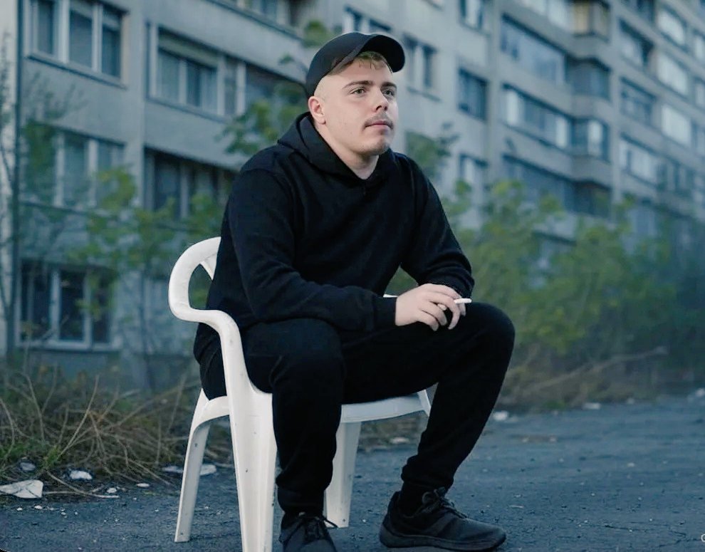 dictavenir's tweet image. 🚬🇫🇷 FLASH - Louis Boyard est de retour ce matin sur son point de deal.