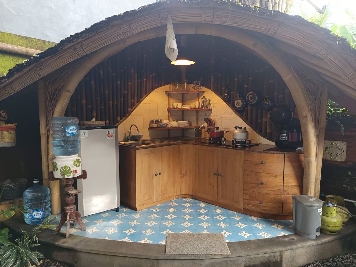GesingMas's tweet photo. Dapur bambu yang sangat unik https://t.co/GSVCjHFrrQ