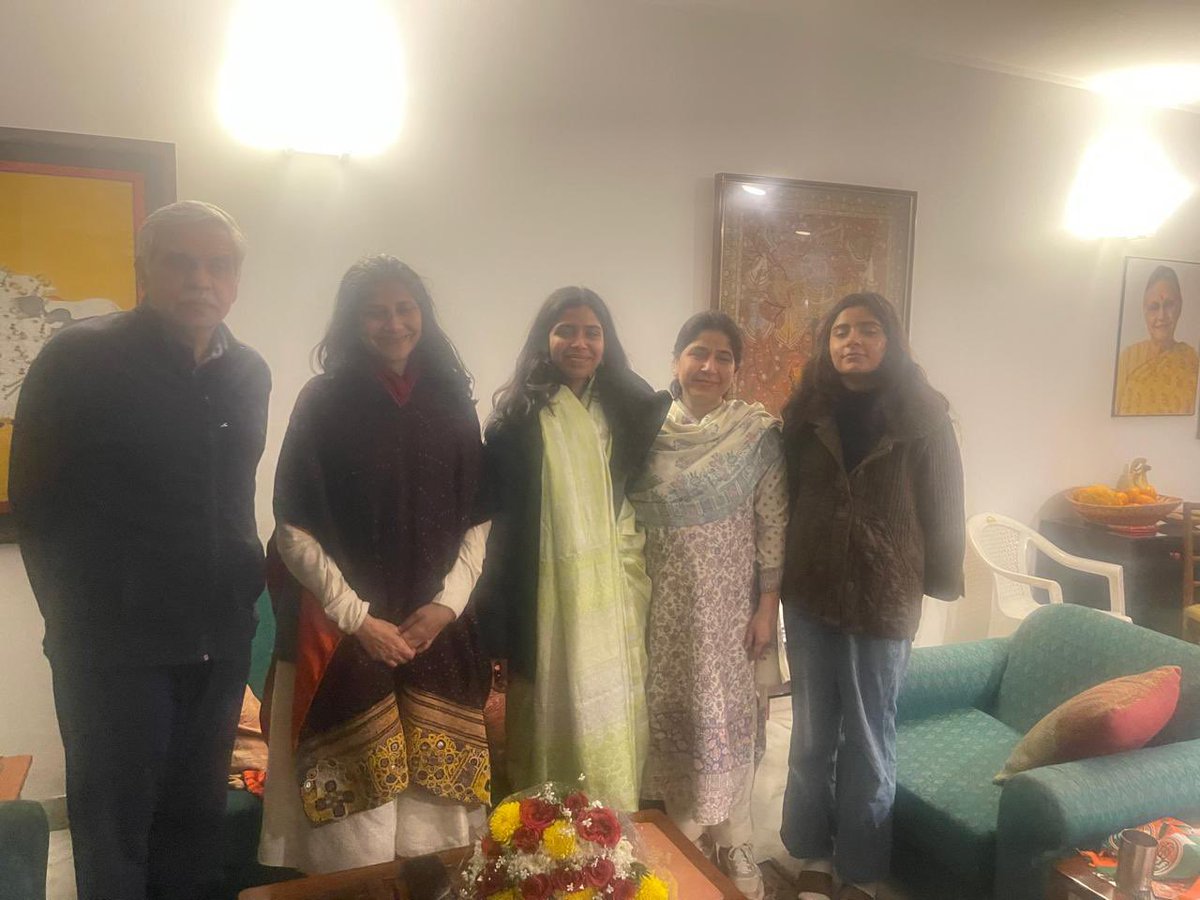 RafatFatimaINC's tweet photo. संदीप दीक्षित जी और उनके परिवार को अग्रिम शुभकामनाएँ सभी की कड़ी मेहनत और मज़बूत इरादों ने नई दिल्ली विधानसभा चुनाव को बेहद रोचक बना दिया है। दुआ है शानदार जीत हासिल हो। https://t.co/YP42lFQYvY